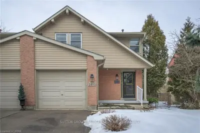 2035 Aldersbrook Road, London North, On N6g 3n2