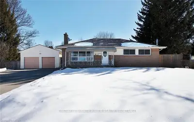 9 Dover Place, London South, On N5z 3b8