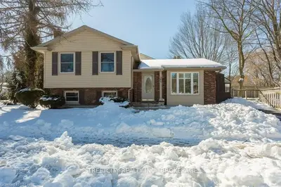389 Castlegrove Close, London North, On N6g 3h3