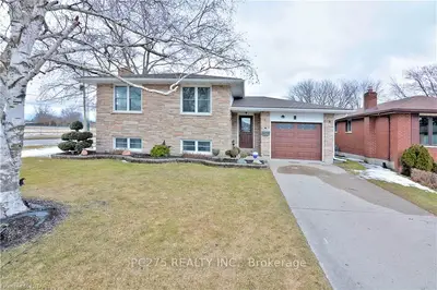 2 Sharpe Drive, Strathroy-caradoc, On N7g 3t9