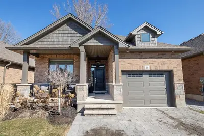 159 Collins Way 16, Strathroy-caradoc, On N7g 0g8