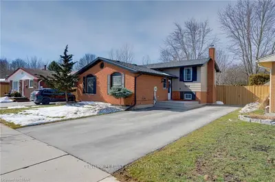 1357 Aldersbrook Road, London North, On N6g 3j1