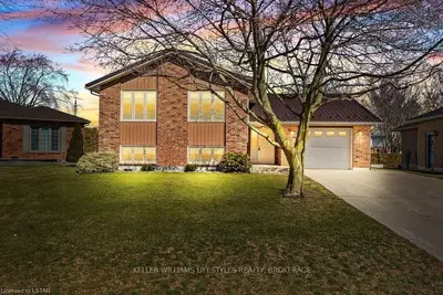 8 WOODSIDE Crescent, Lambton Shores, ON N0N 1J0