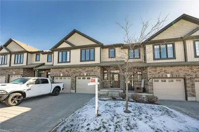 1042 Oakcrossing Gate, London North, On N6h 0e9