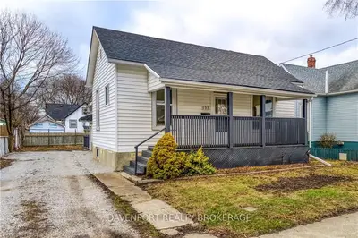 132 COBDEN Street, Sarnia, ON N7T 3Z7