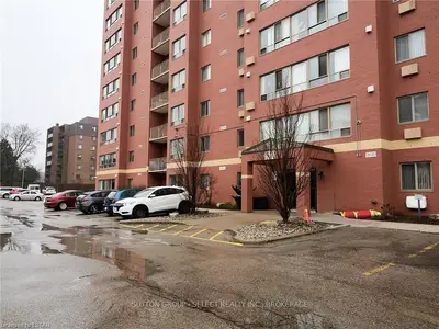 95 Base Line Road W 203, London South, On N6j 4x3