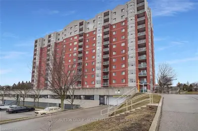 30 Chapman Court 1102, London North, On N6g 4y4