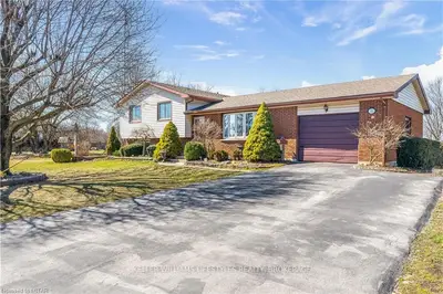 11 Wellington Street, Newbury, On N0l 1z0