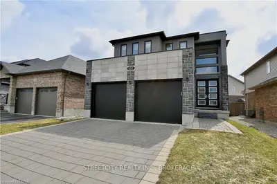 1925 Wateroak Drive, London North, On N6g 0m7