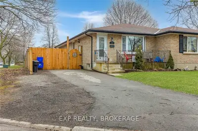 52 Cartier Road, London East, On N5v 1g3