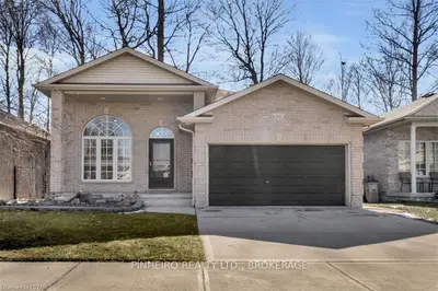 114 Ridge Street, Strathroy-caradoc, On N7g 4k2
