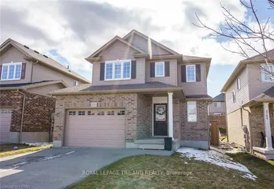 2704 Foxbend, London North, On, N6g 0m7