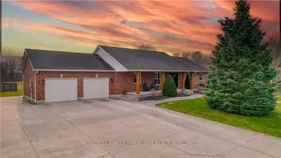 282 Victoria Street, North Middlesex, On N0m 2k0