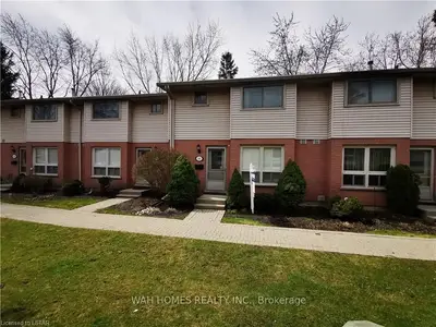 35 Waterman Avenue 15, London South, On N6c 5s9
