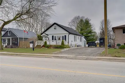 22579 Adelaide Road, Strathroy-caradoc, On N0l 1w0