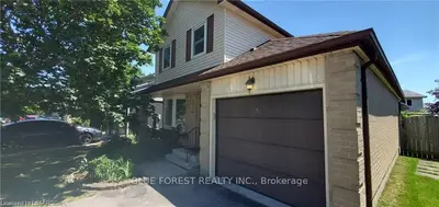 1111 Aldersbrook Road, London North, On N6g 2x2