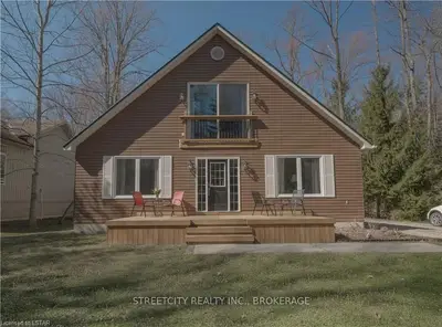 6828 BARBARA Street, Lambton Shores, ON N0N 1J3