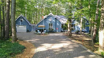 10357 SHERWOOD Crescent, Lambton Shores, ON N0M 1T0
