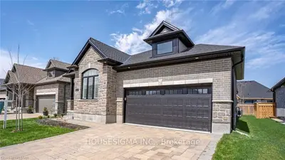 1061 Eagletrace Drive 17, London North, On N6g 0t3