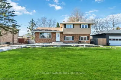3553 EGREMONT Road, Plympton-Wyoming, ON N0N 1E0