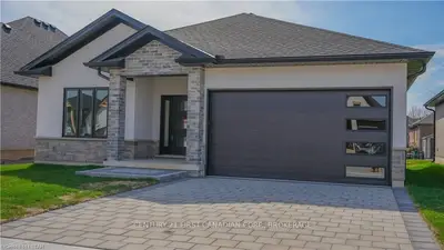 14 Briscoe Crescent, Strathroy-caradoc, On N7g 0g3