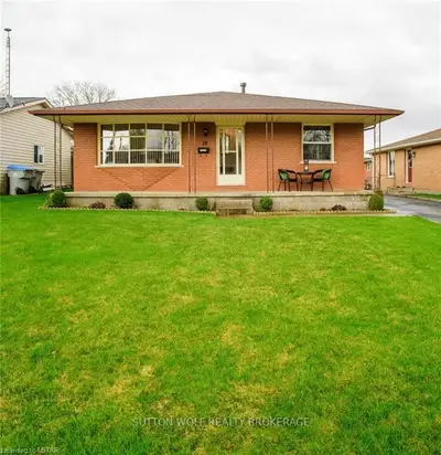 19 Vine Avenue, Strathroy-caradoc, On N7g 3v1