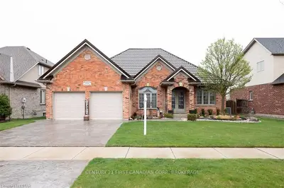 402 Elderberry Avenue, London North, On N5x 0a2