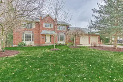 33 Uplands Drive, London North, On N5x 3v6