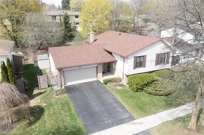 752 Village Green Avenue, London South, On N6k 1h4
