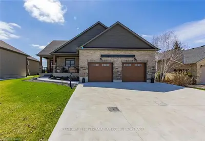 29 EAST GLEN Drive, Lambton Shores, ON N0M 1B0