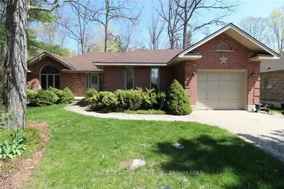 10172 MEADOWLILY Crescent, Lambton Shores, ON N0M 1T0