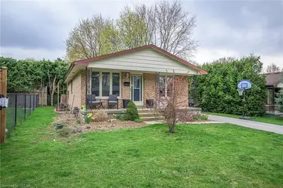 27 Gatineau Crescent, London South, On N6k 2z8