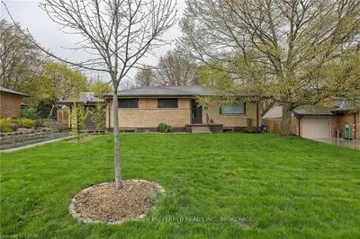 230 Deer Park Circle, London North, On N6h 3c1