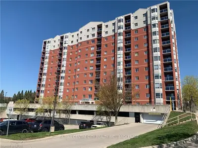 30 Chapman Court 1205, London North, On N6g 4y4