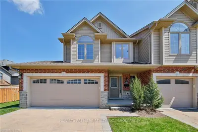 1061 Eagletrace Drive 123, London North, On N6g 0e9