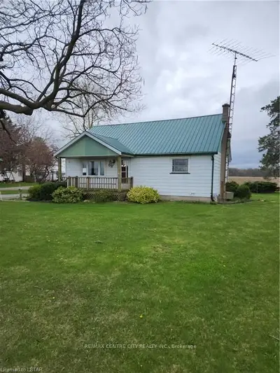 4585 Parkhouse Drive, Southwest Middlesex, On N0m 1m0