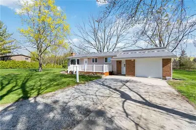 4673 LAKESIDE Street, Plympton-Wyoming, ON N0N 1J6