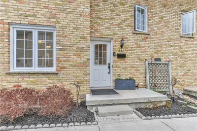 252 Homestead Crescent, London North, On N6g 2e5