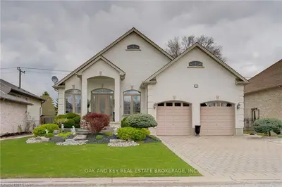 61 Ridge Street, Strathroy-caradoc, On N7g 4k1