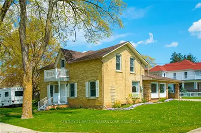 1 CENTRE Street, Lambton Shores, ON N0M 1B0