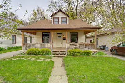 828 Van Street, London East, On N5z 1m7
