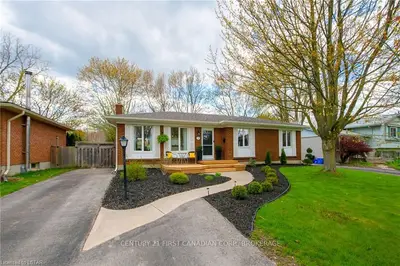 55 Scotchpine Crescent, London North, On N6g 2e1