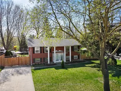 165 Ensign Drive, London South, On N6j 2e1