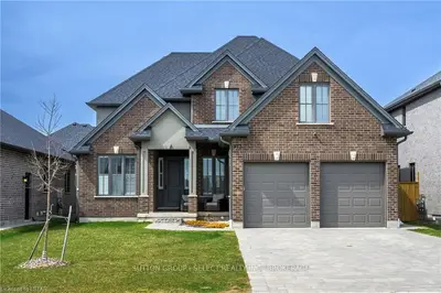 912 Zaifman Circle, London North, On N5x 0m9