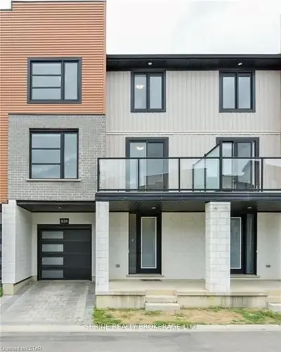 938 West Village Square Square 51, London North, On N6h 0j7