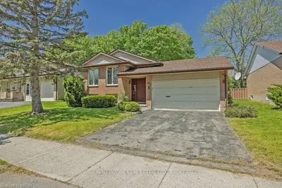 8 Chesham Avenue, London North, On N6g 3s9