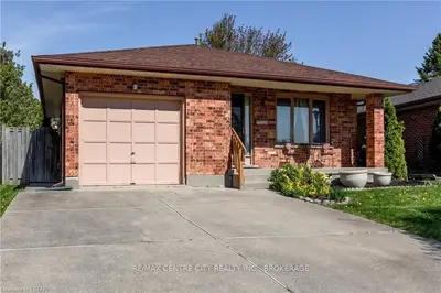 16 Golfdale Crescent, London South, On N6c 5p1