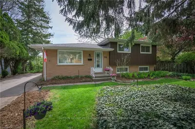 592 Rington Crescent, London South, On N6j 1y8