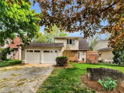 11 Yew Tree Gardens, London North, On N6g 2s9