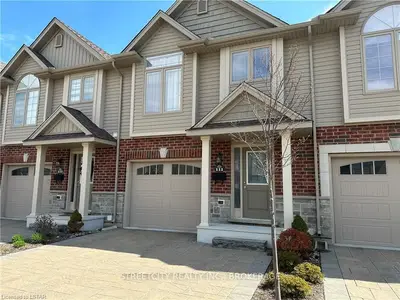1061 Eagletrace Drive Drive 111, London North, On N6g 0t3